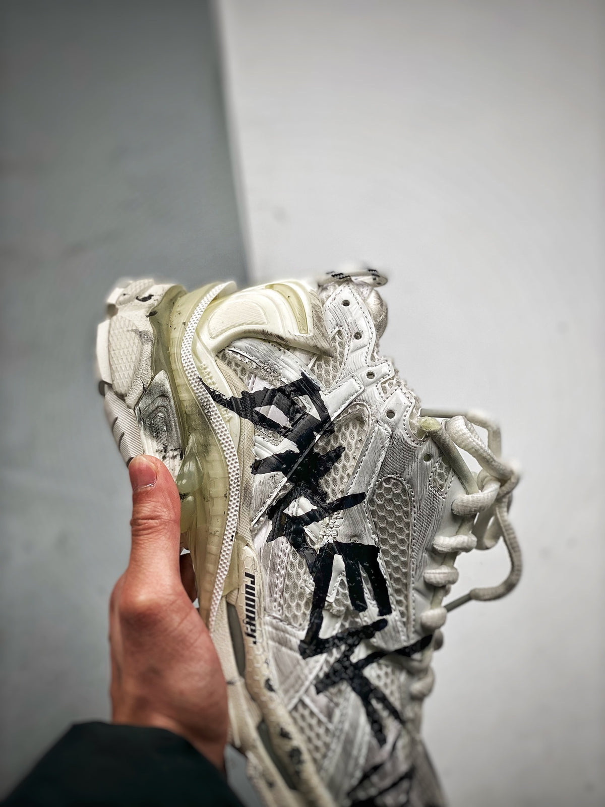 Sneakers Runner 'Blanc Graffiti Noir'