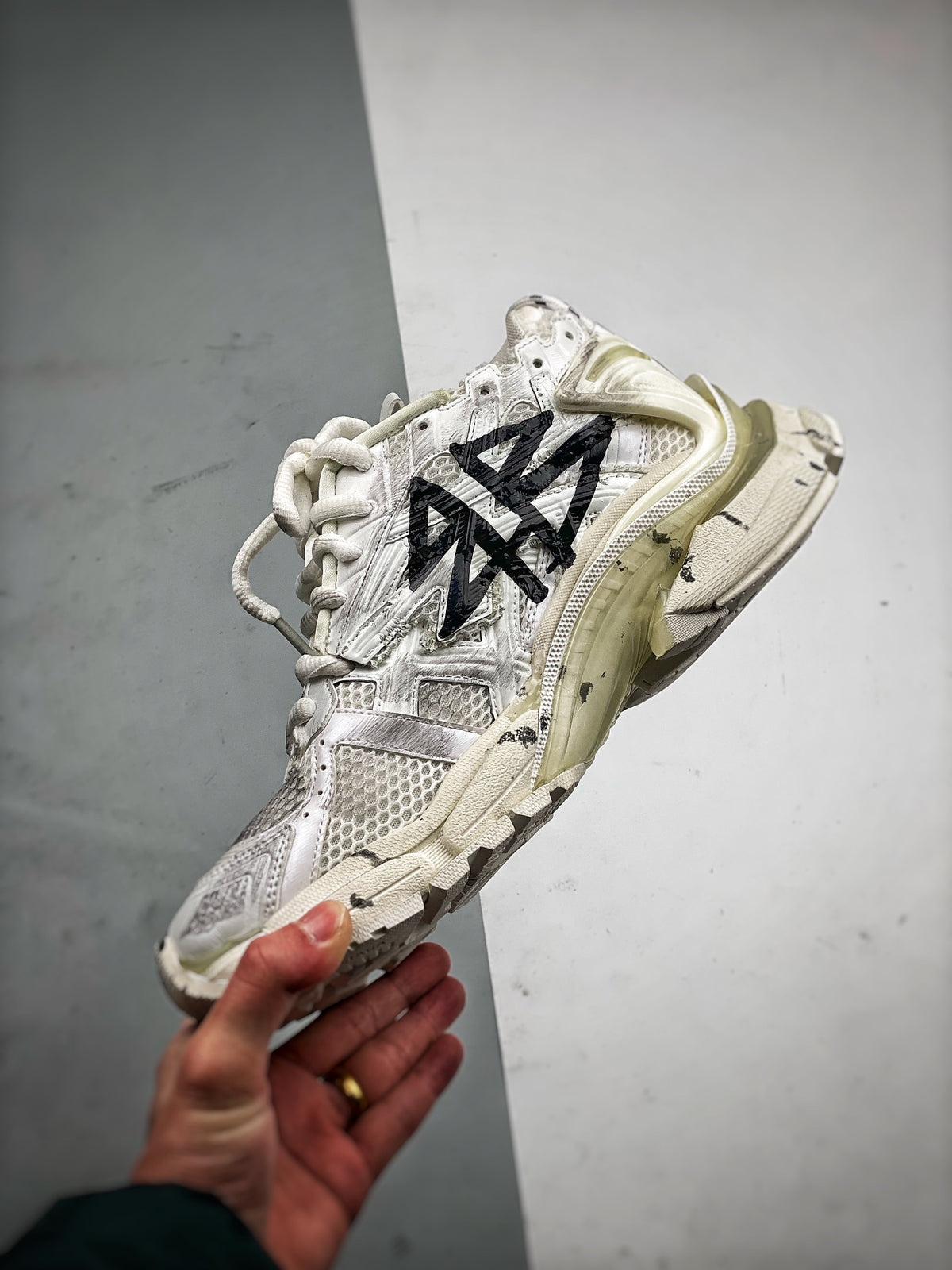 Sneakers Runner 'Blanc Graffiti Noir'