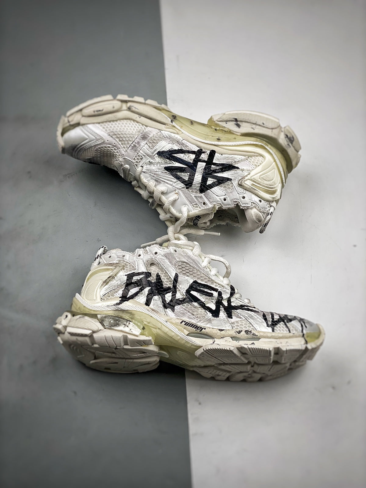 Sneakers Runner 'Blanc Graffiti Noir'