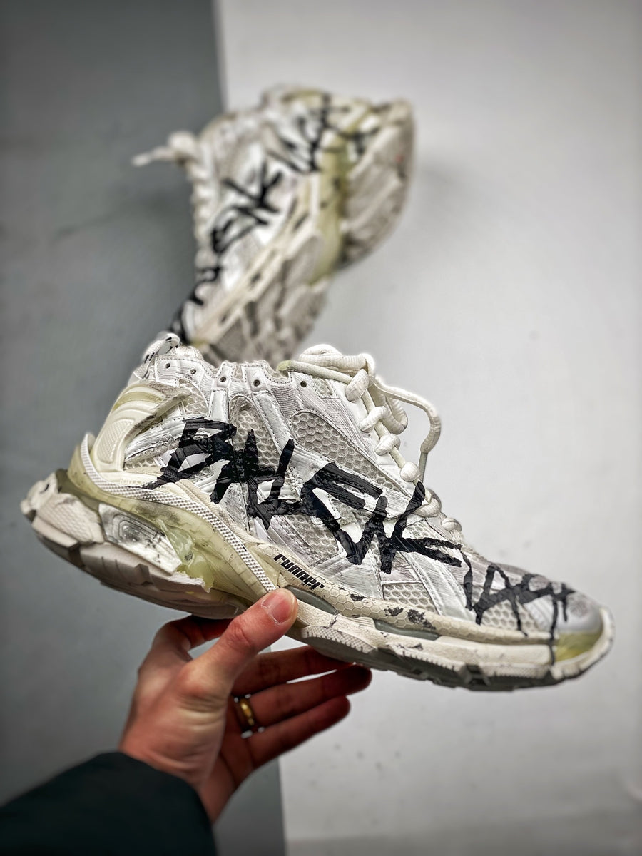 Sneakers Runner 'Blanc Graffiti Noir'