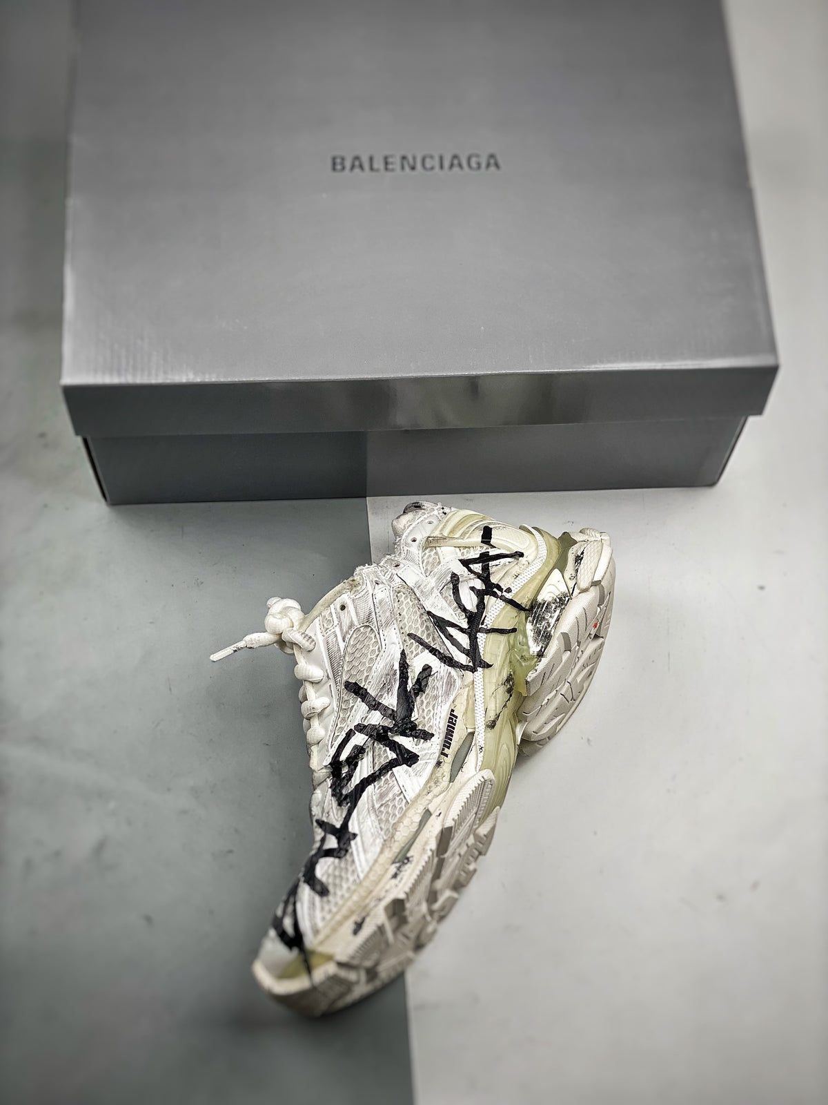 Sneakers Runner 'Blanc Graffiti Noir'