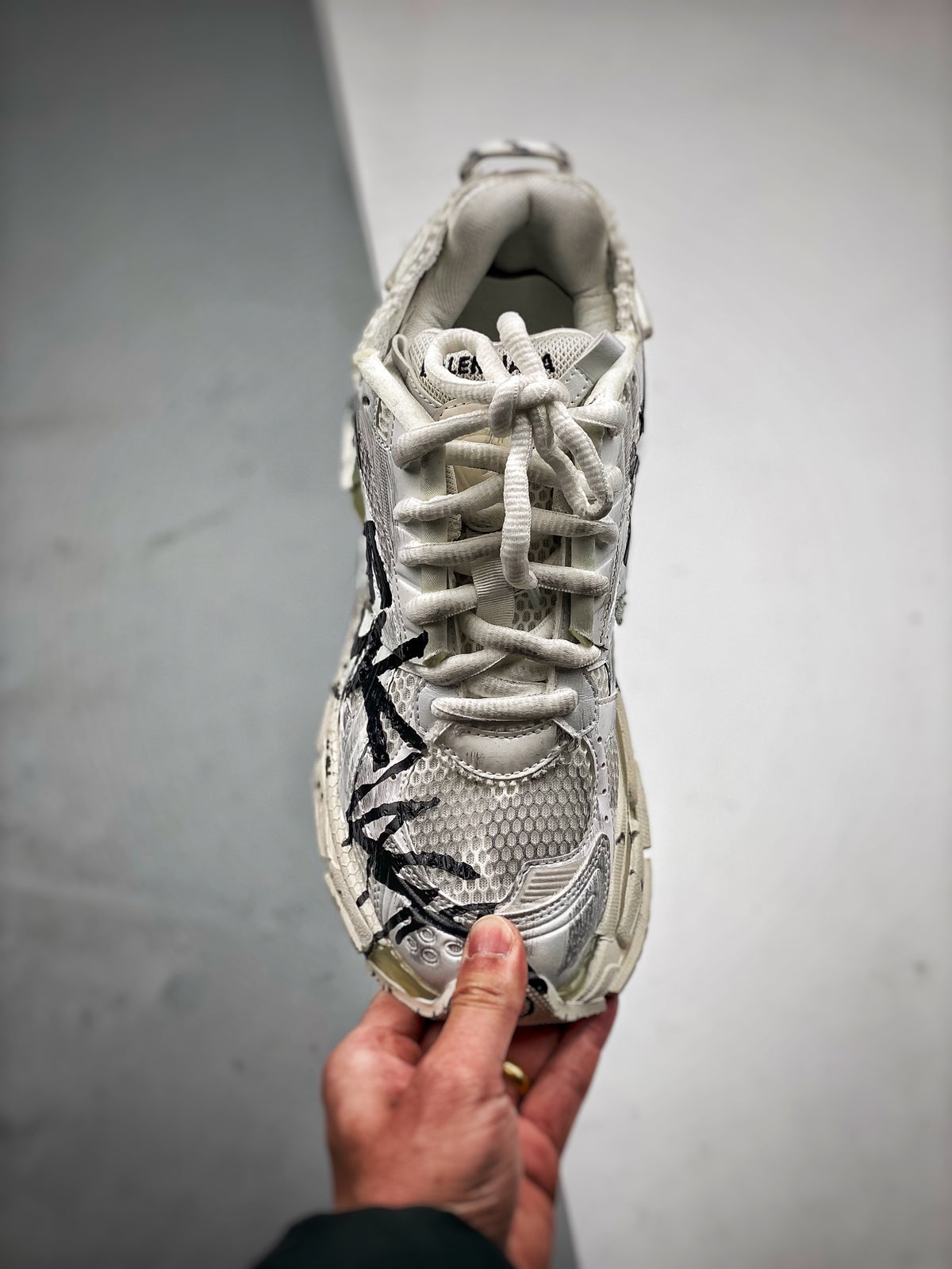Sneakers Runner 'Blanc Graffiti Noir'