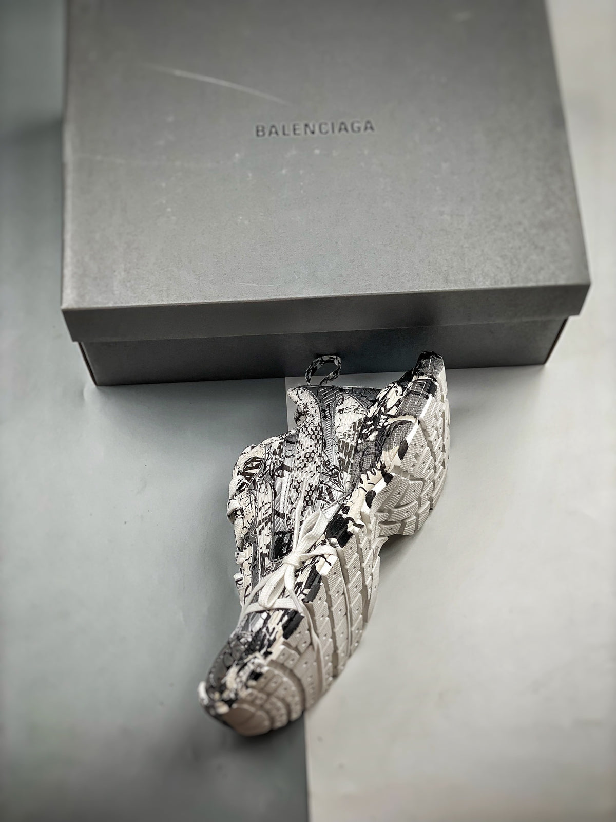 Sneakers 3XL 'Argent Effet Papier'