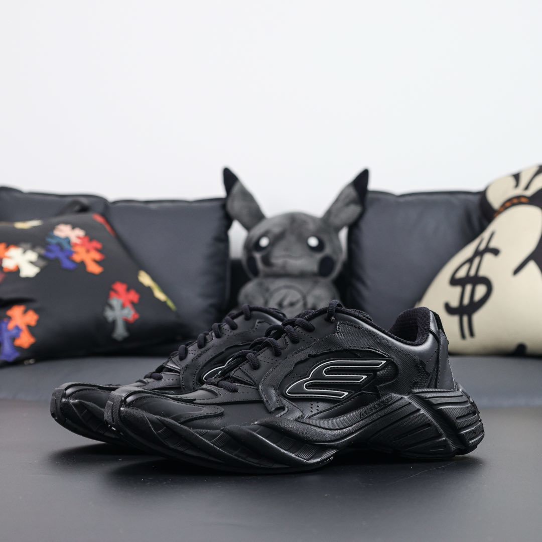 Sneakers 16 'Noir'