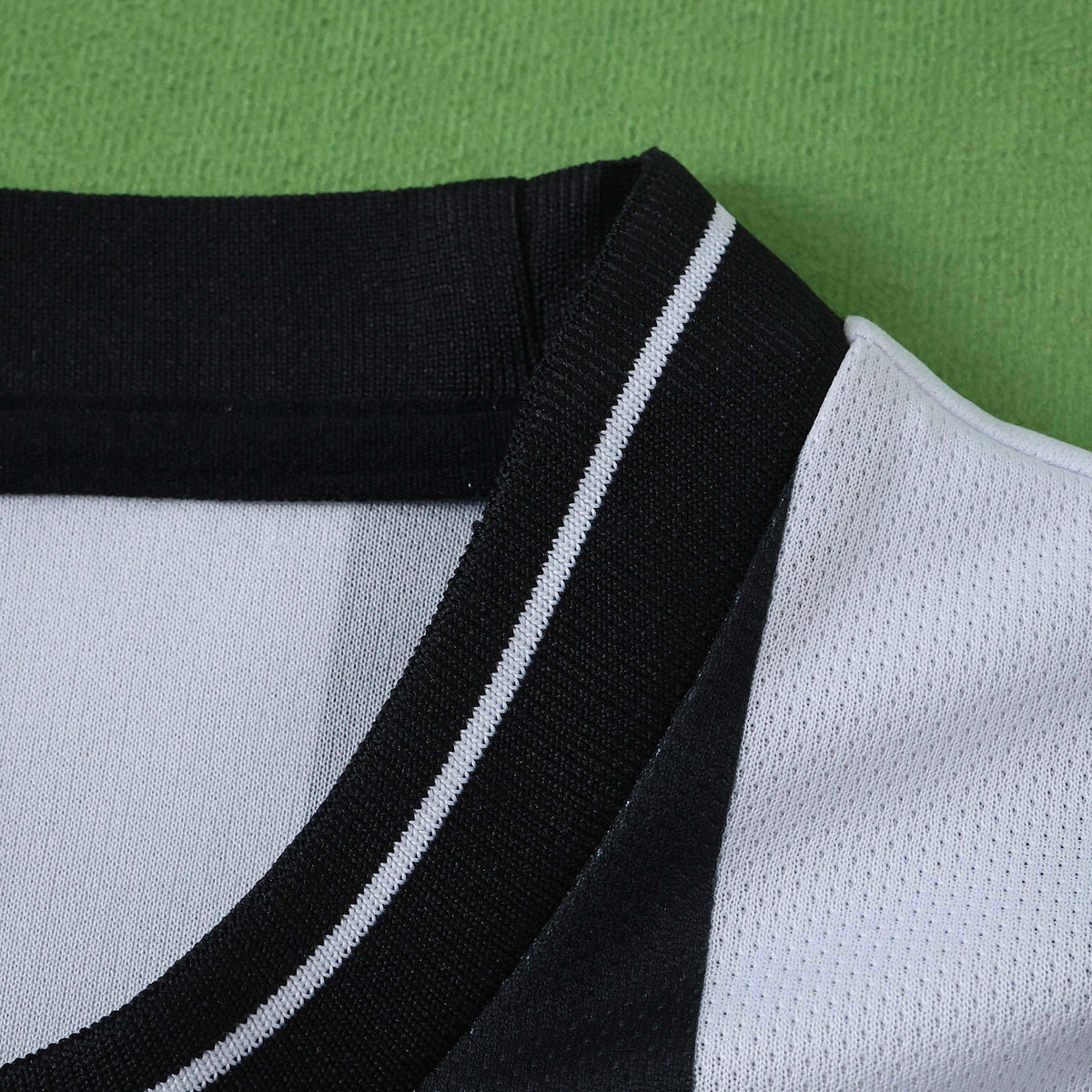 Ensemble Enfant Newcastle United 1997/99 Domicile Rétro — vue 3