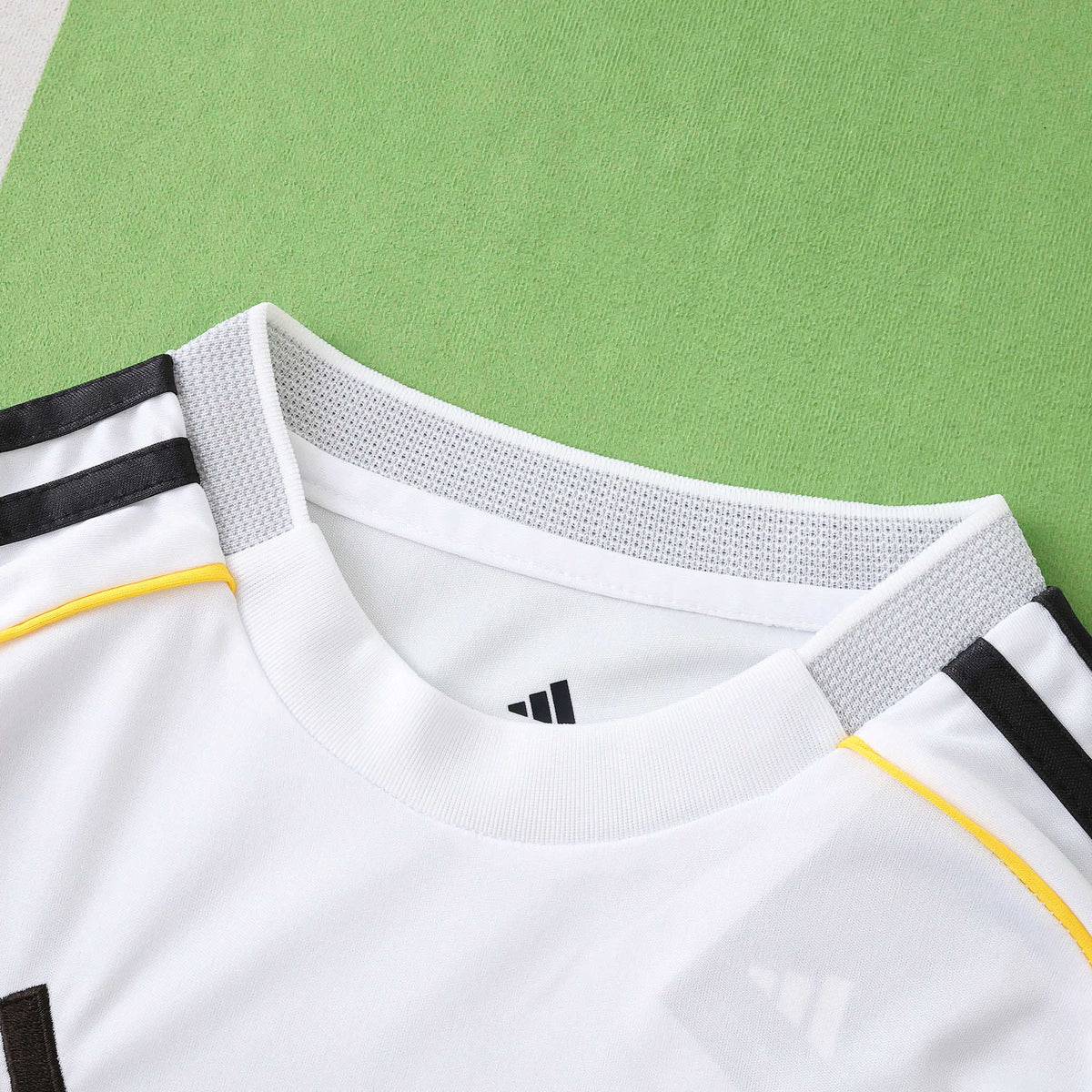 Ensemble Enfant Real Madrid 2025/26 Domicile — vue 2