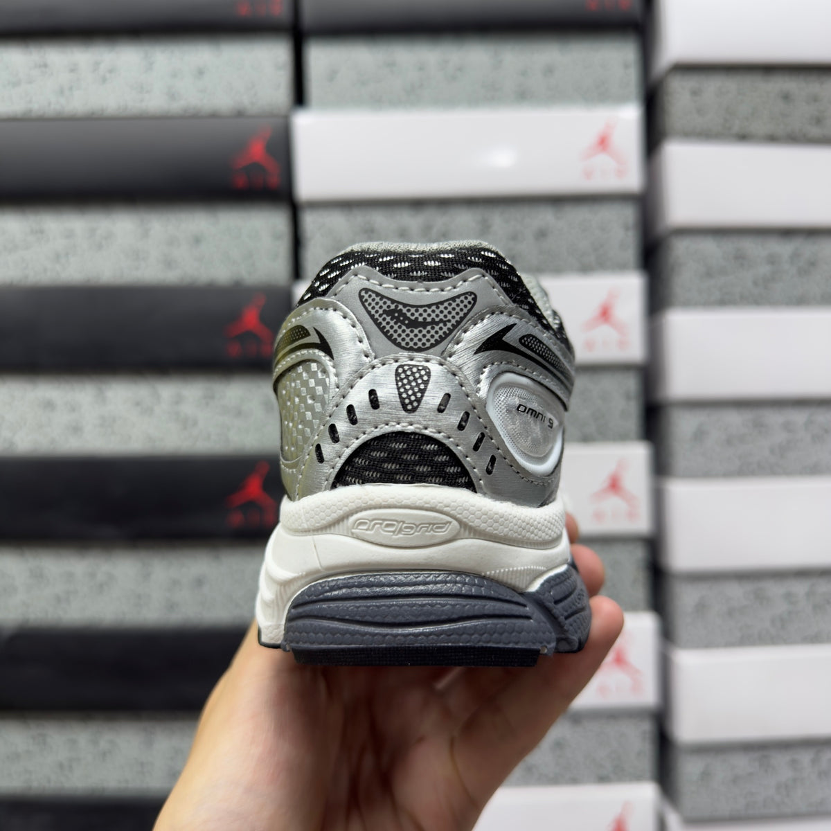 Saucony ProGrid Omni 9 Enfant 'Argent Gris'