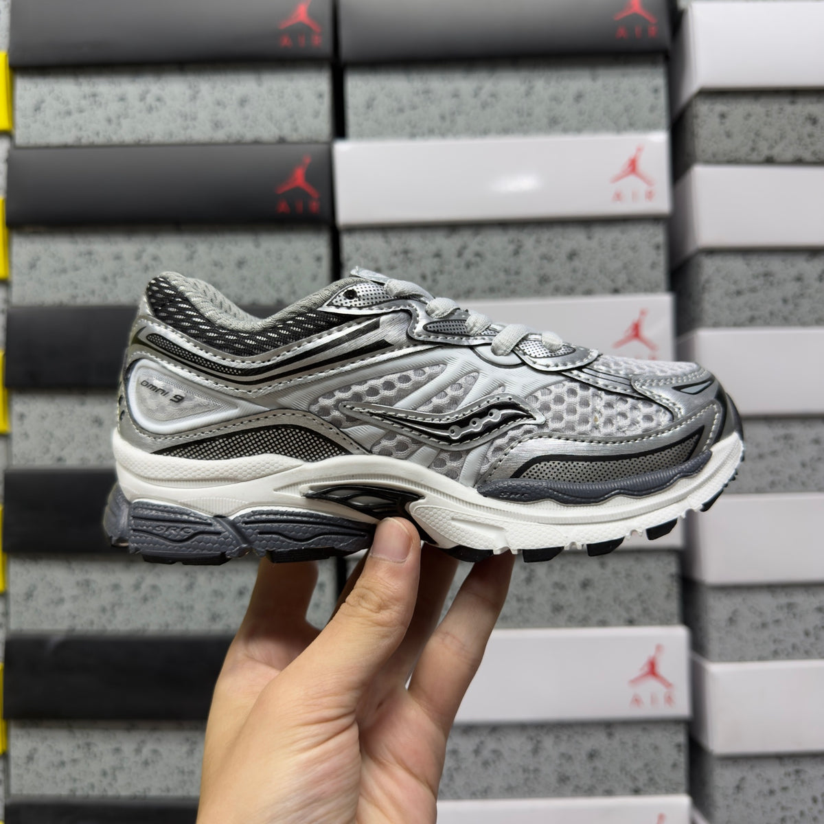 Saucony ProGrid Omni 9 Enfant 'Argent Gris'