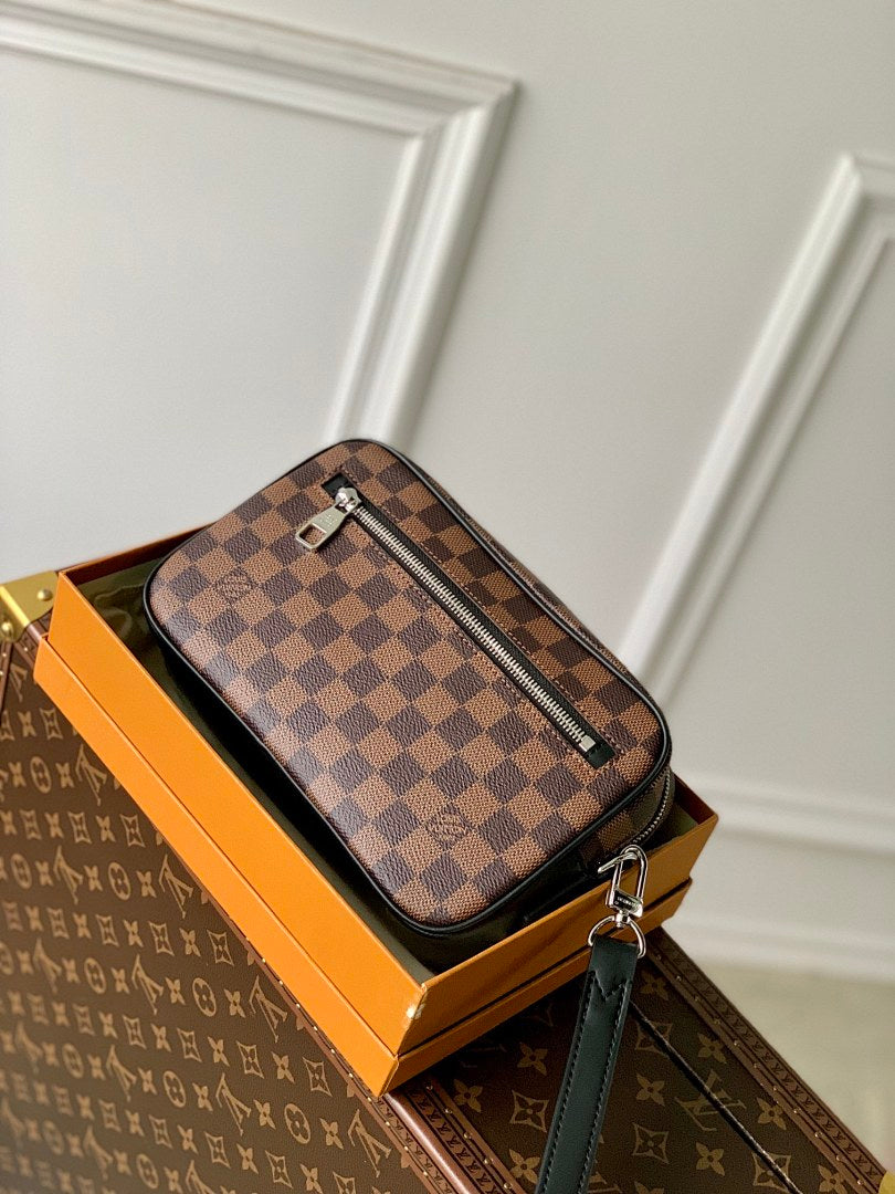 Pochette – Réf. M41663 · Damier Ébène