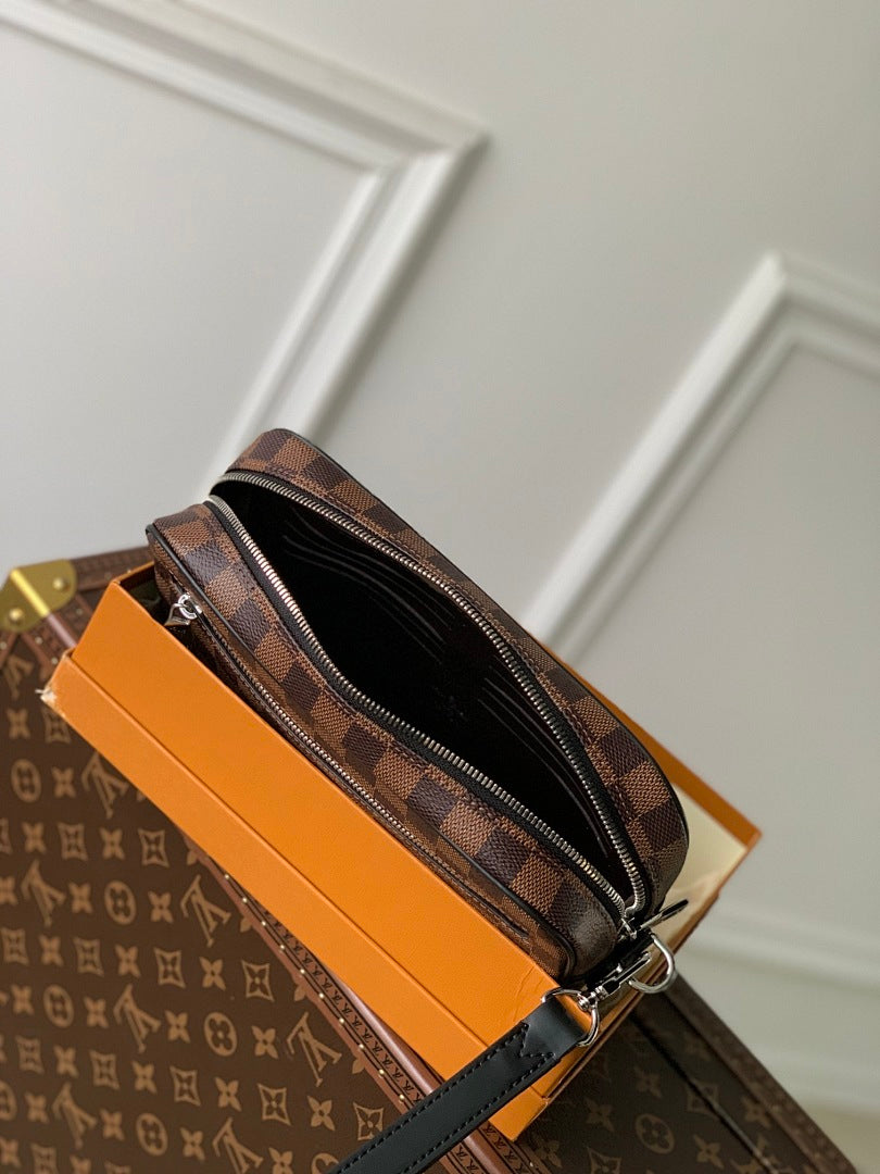 Pochette – Réf. M41663 · Damier Ébène