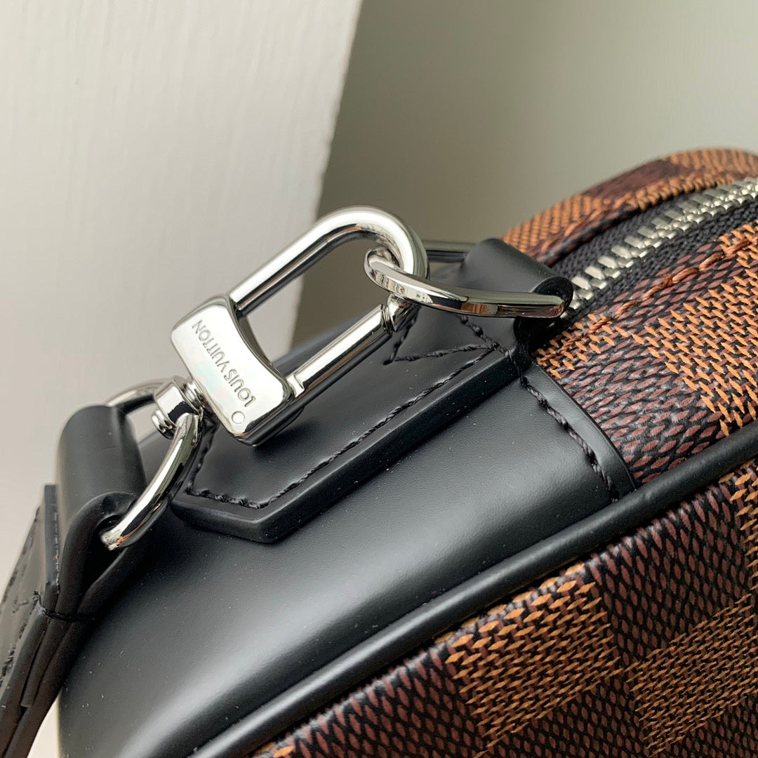 Pochette – Réf. M41663 · Damier Ébène