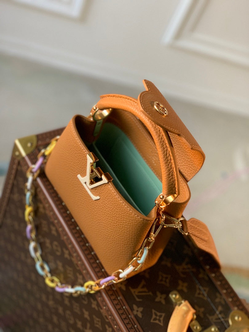 Sac à main Capucines – Réf. M21798 · Marron · Coloris 1