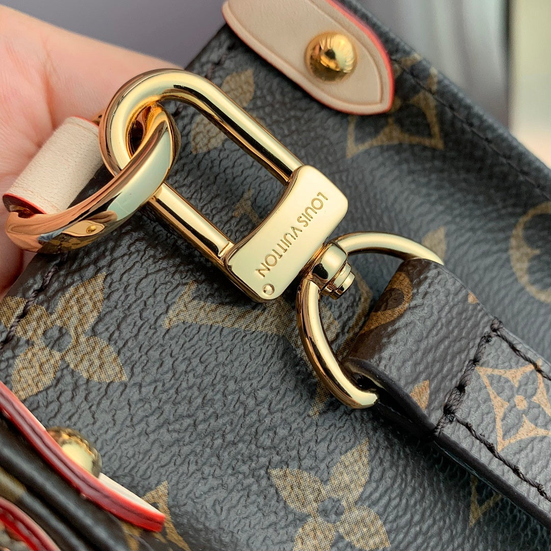 Sac à main Petit Sac Plat – Réf. M46265