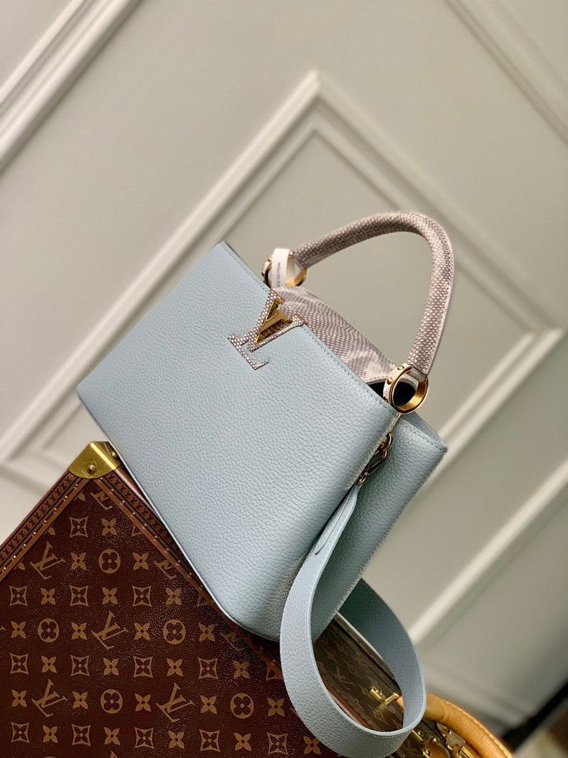 Sac à main Capucines – Réf. M22876 · Bleu Brume · Coloris 3