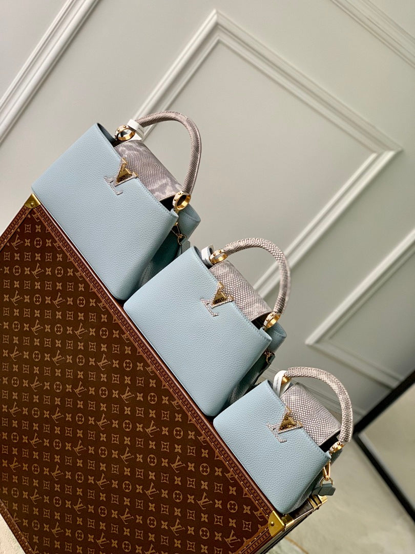 Sac à main Capucines – Réf. M22876 · Bleu Brume · Coloris 3