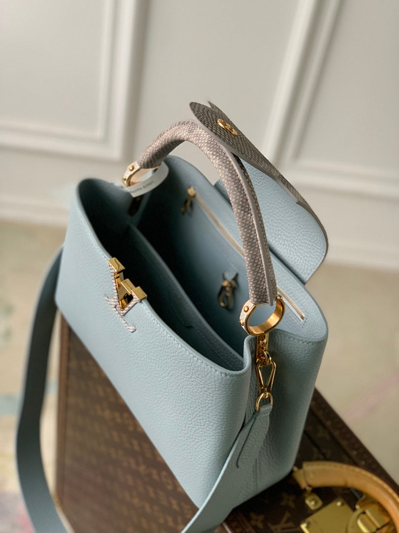 Sac à main Capucines – Réf. M22876 · Bleu Brume · Coloris 3