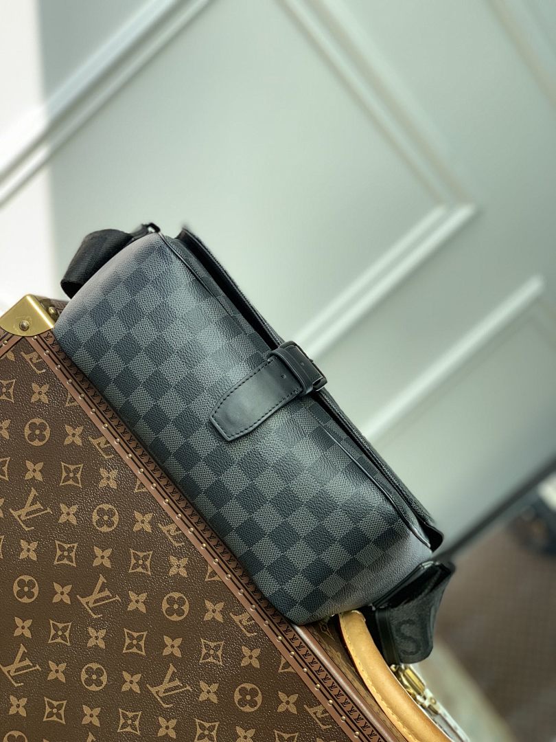 Sacoche Messenger – Réf. M46685 · Damier Graphite