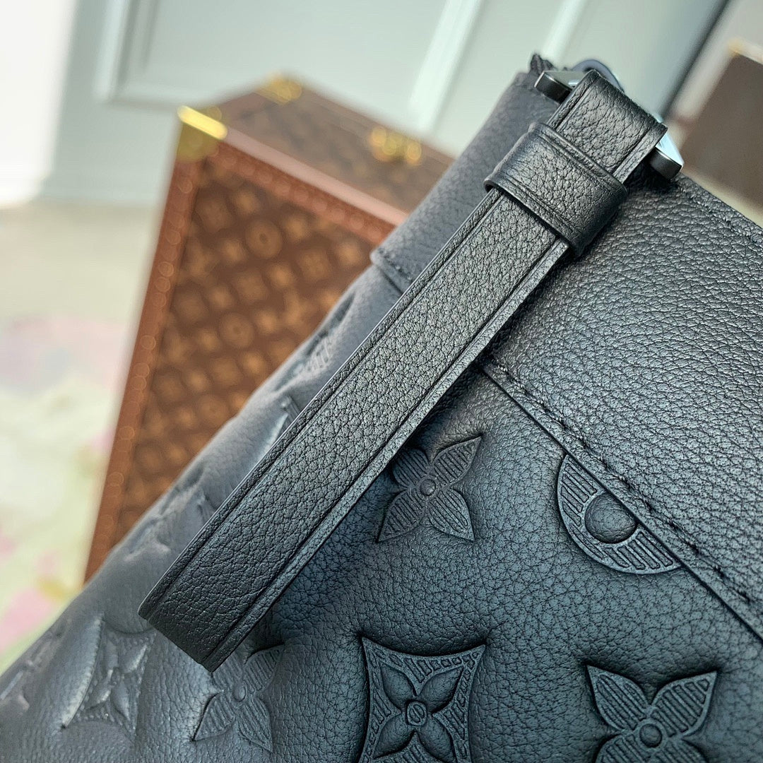 Pochette – Réf. M82545 · Noir Empreinte
