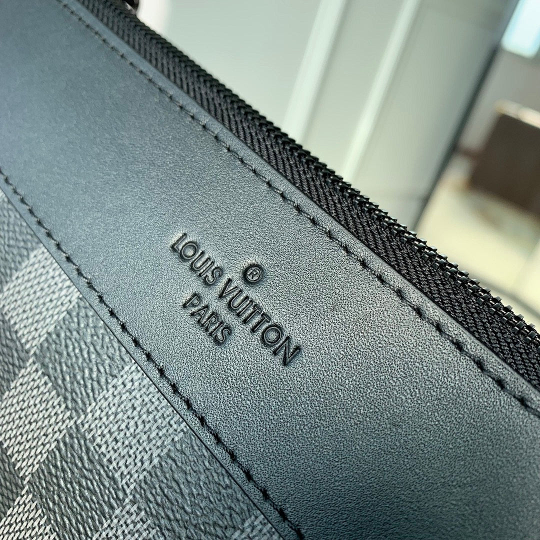 Pochette – Réf. M82543 · Damier Graphite