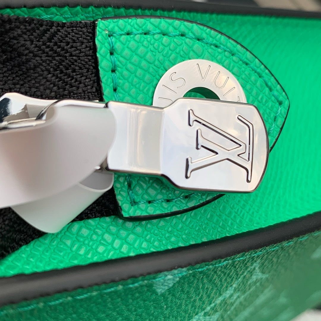 Pochette – Réf. M83099 · Monogram Vert