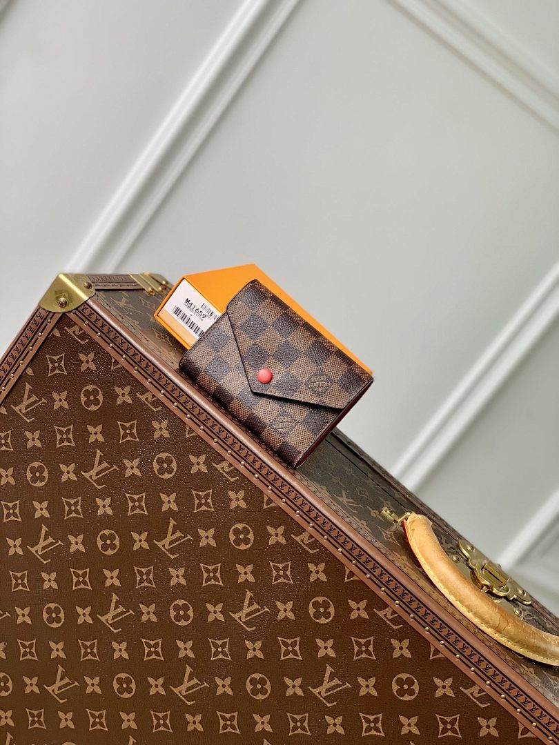 Portefeuille – Réf. HH142M41659 · Damier Ébène Rouge