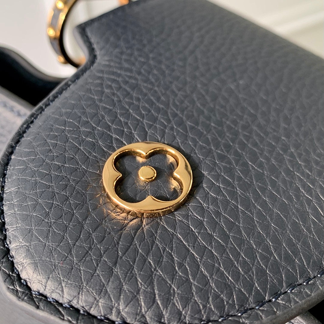 Sac à main Capucines – Réf. M24683 · Bleu Nuit MM