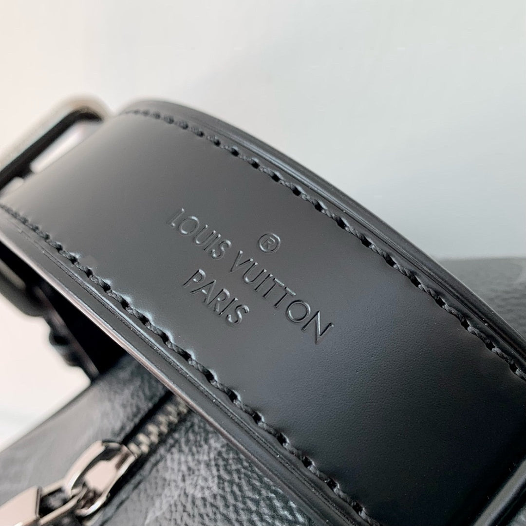 Pochette – Réf. M83112 · Monogram Noir