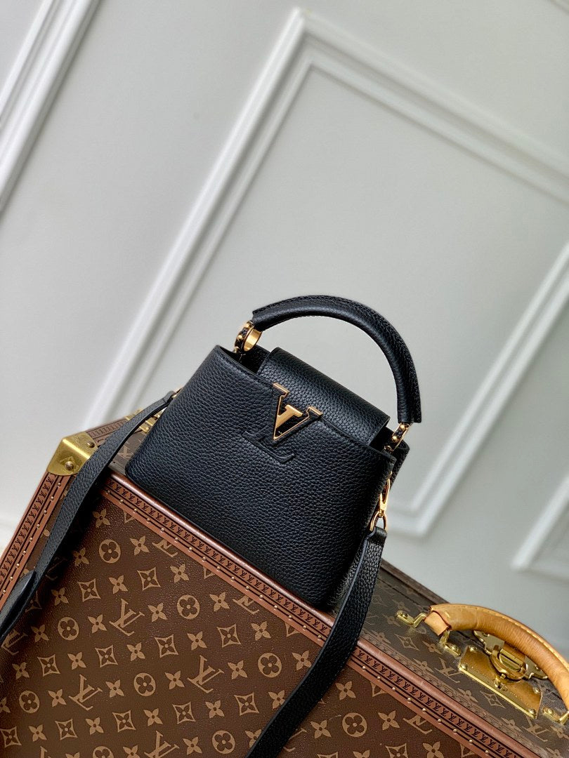 Sac à main Capucines – Réf. M24727 · Noir Mini