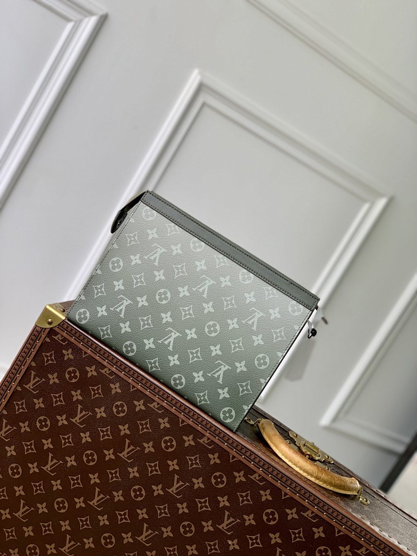 Pochette – Réf. M61692 · Vert de Gris