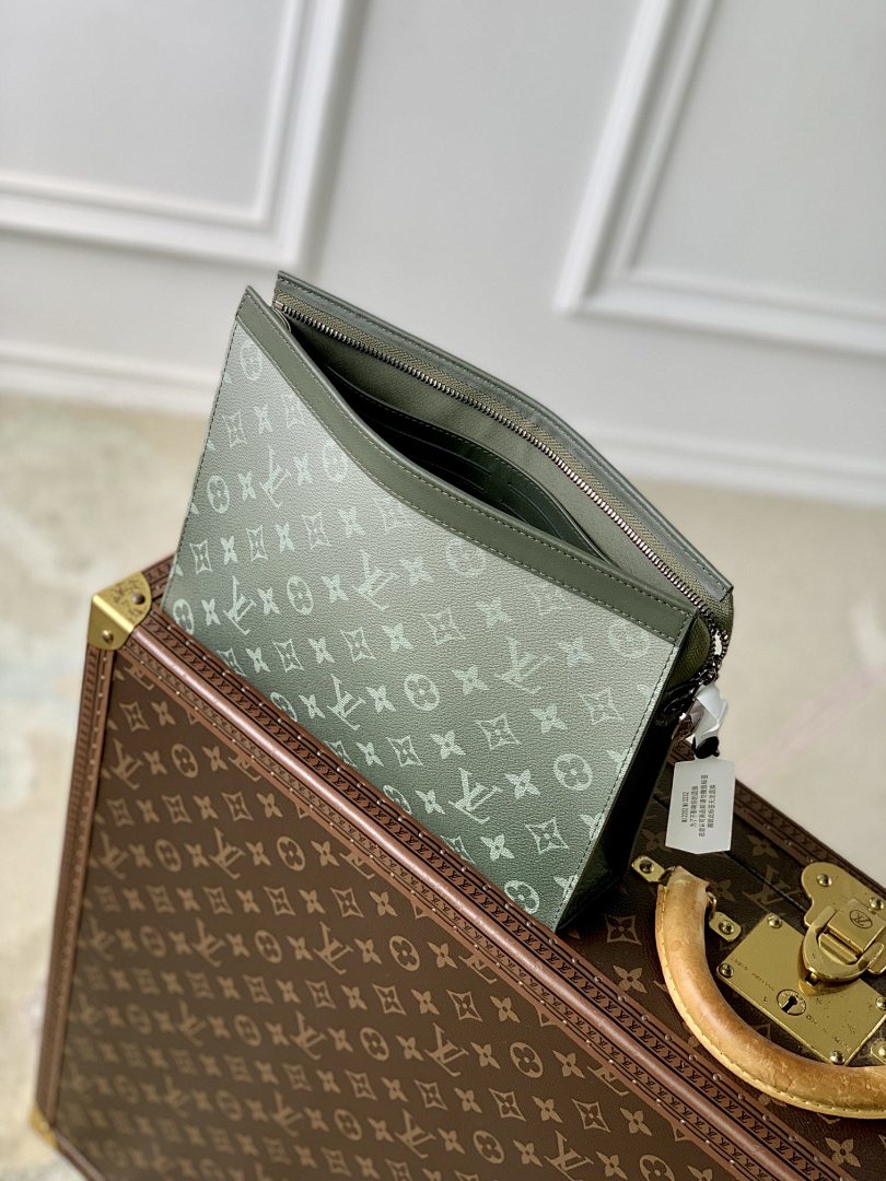 Pochette – Réf. M61692 · Vert de Gris