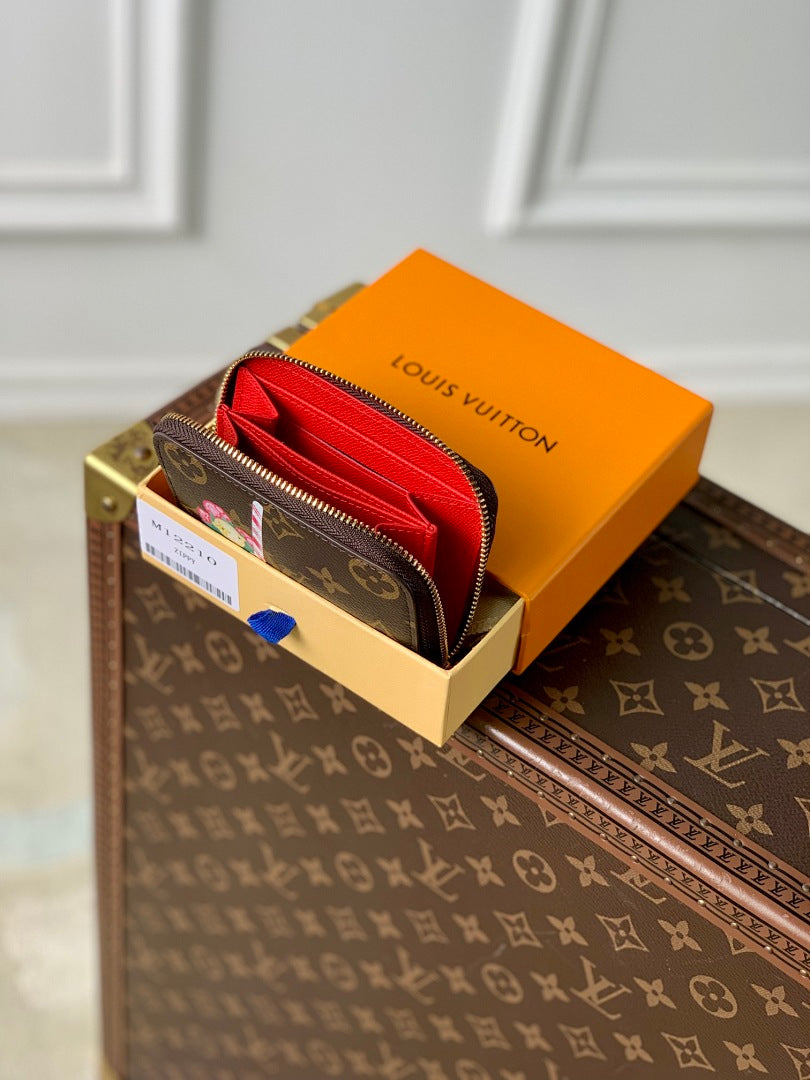 Portefeuille – Réf. M12210 · Monogram Rouge