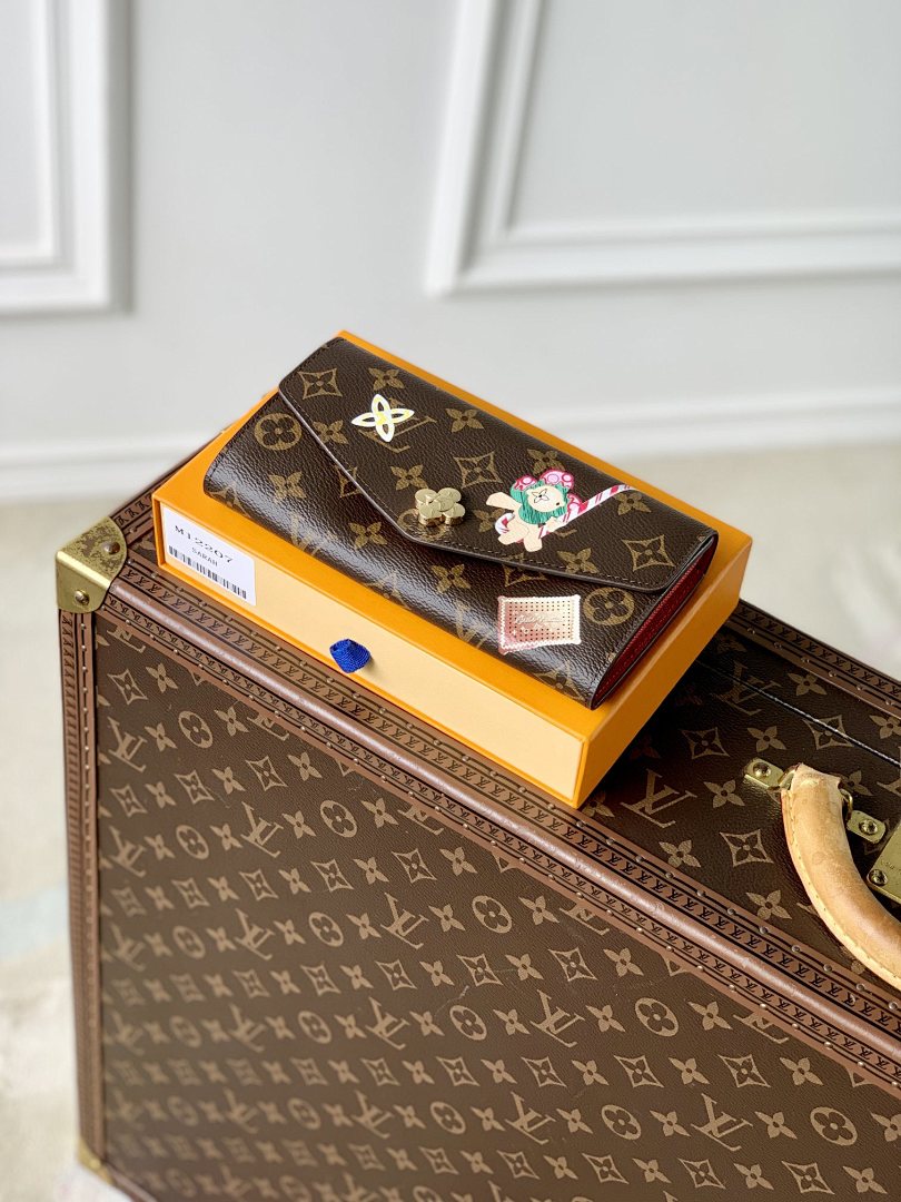 Portefeuille – Réf. M12207 · Monogram Rouge