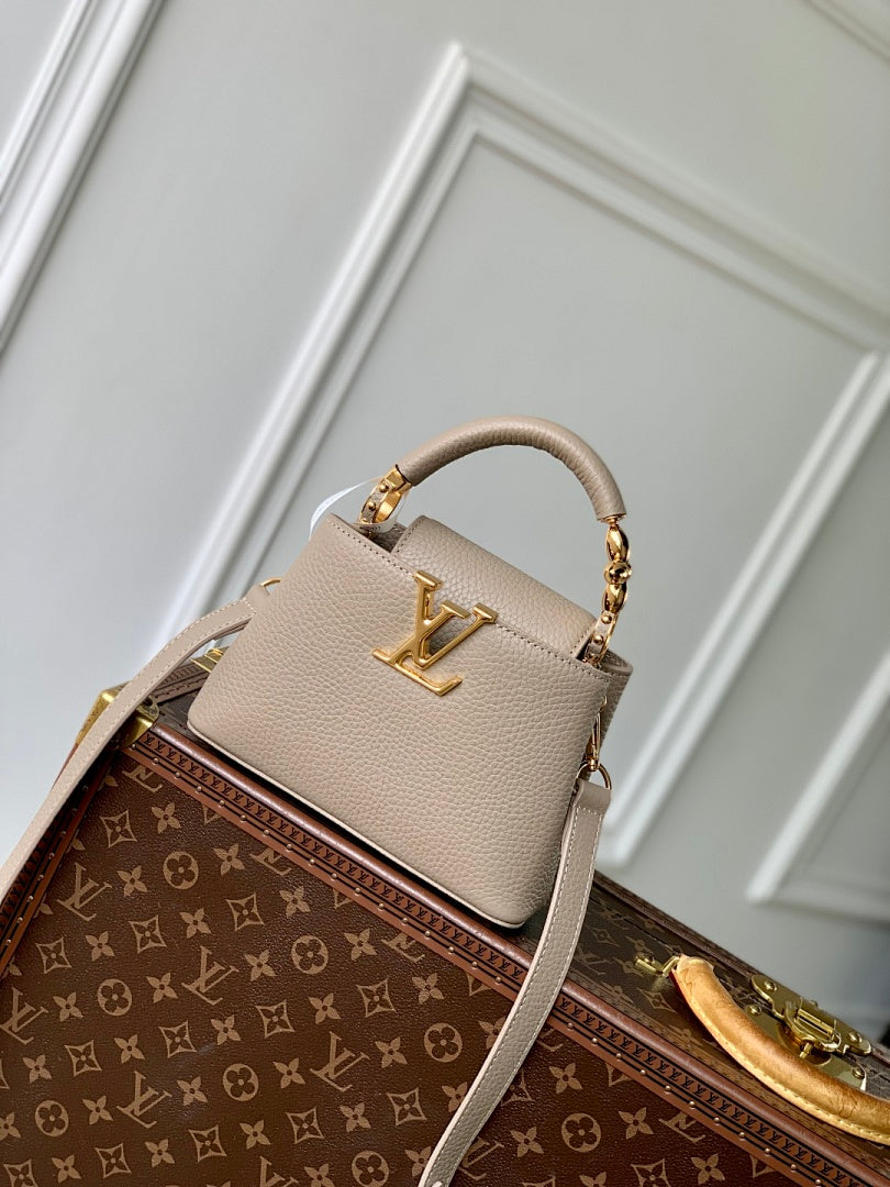 Sac à main Capucines – Réf. M23943 · Gris · Coloris 1