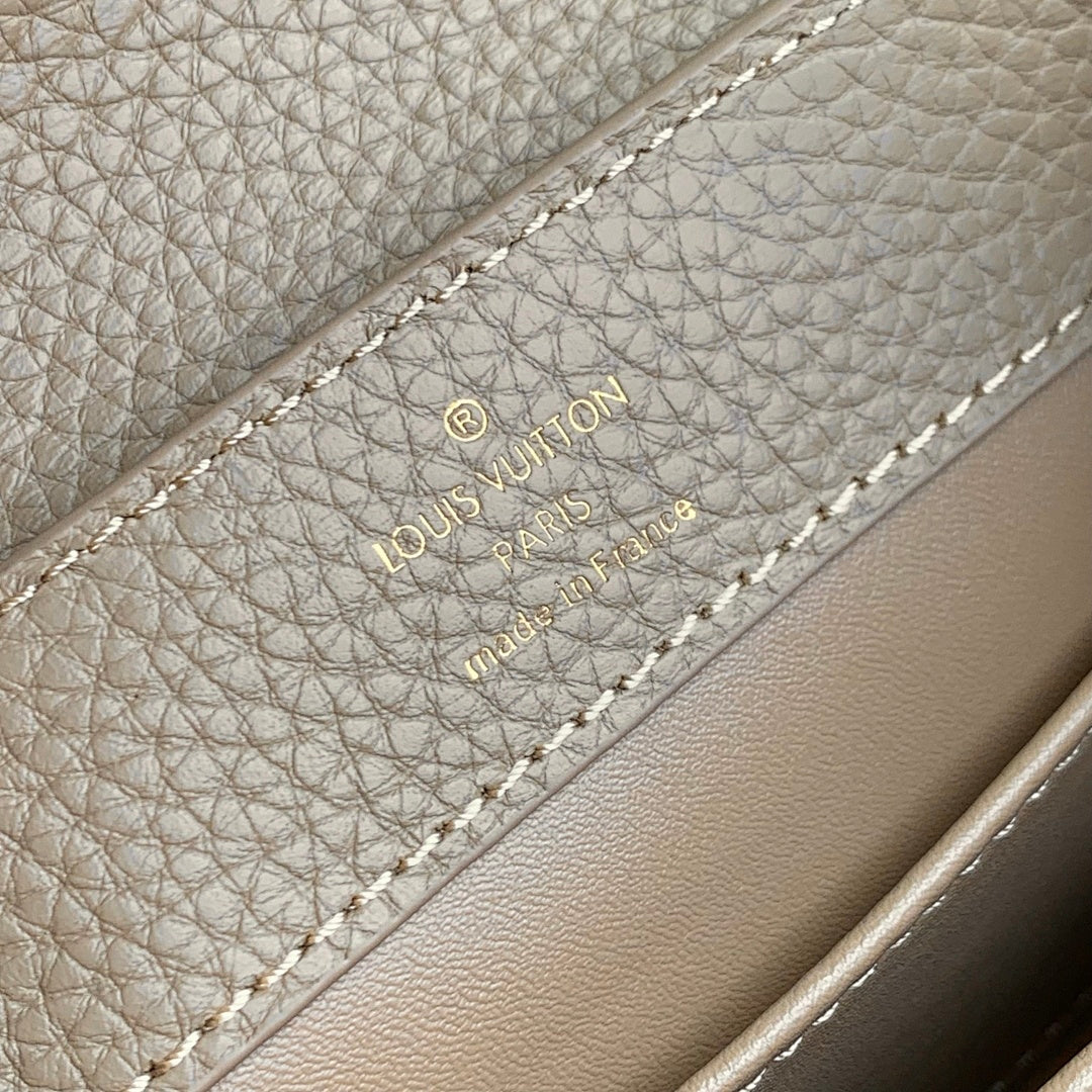 Sac à main Capucines – Réf. M23943 · Gris · Coloris 1
