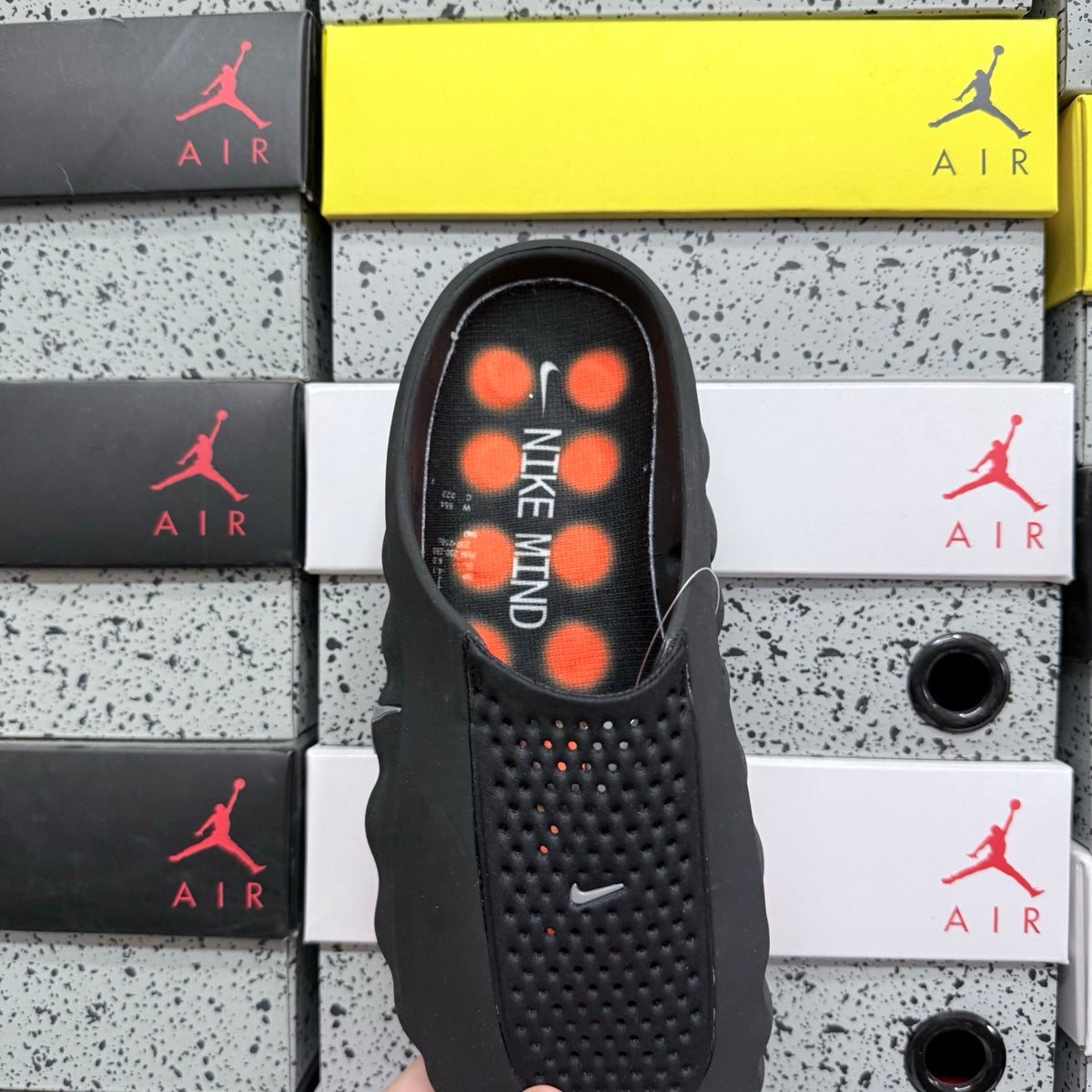 Nike Mind 001 'Noir Orange' — vue 5