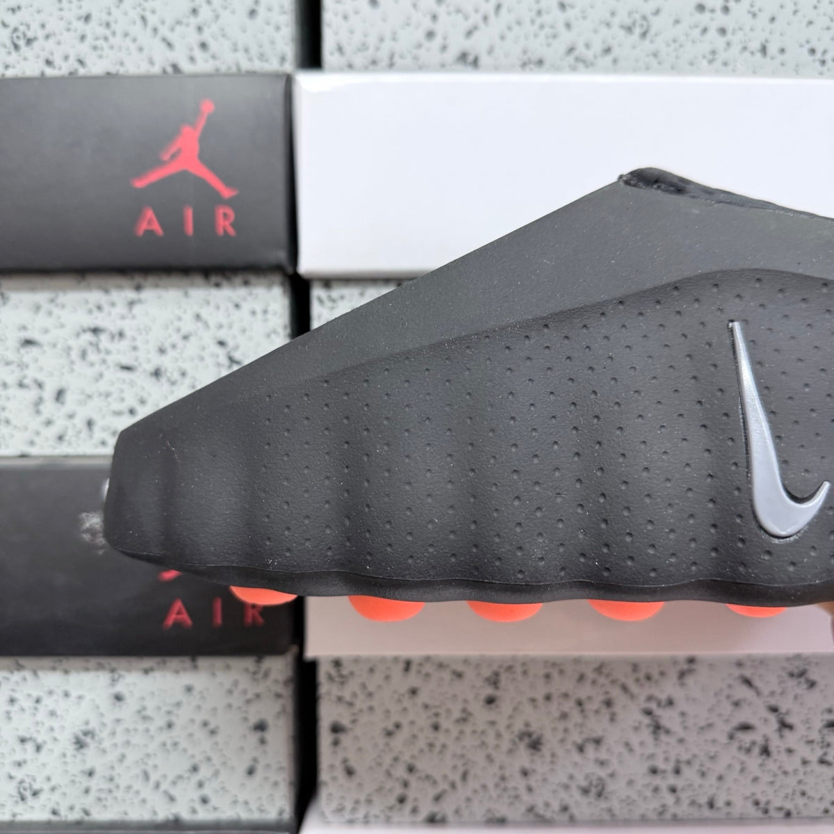 Nike Mind 001 'Noir Orange' — vue 6
