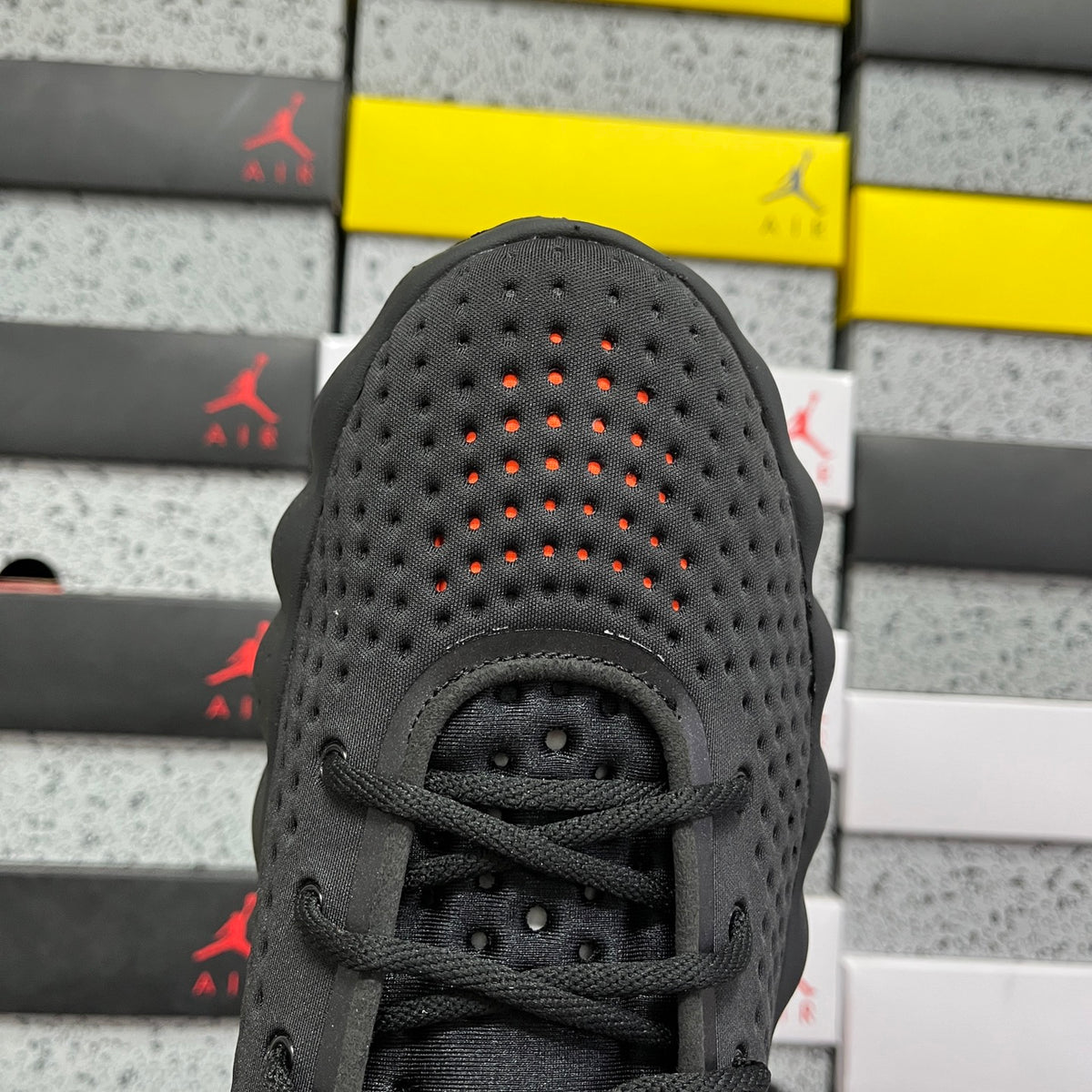 Nike Mind 002 'Noir Rouge' — vue 6
