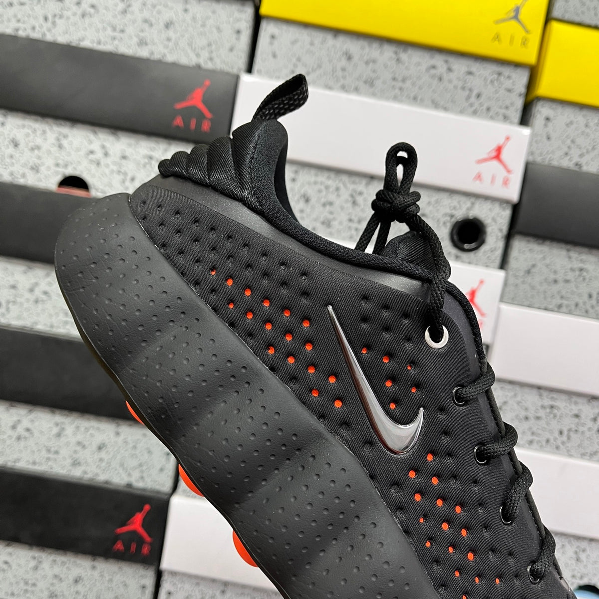 Nike Mind 002 'Noir Rouge' — vue 7