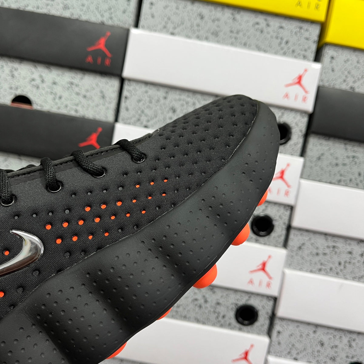 Nike Mind 002 'Noir Rouge' — vue 8