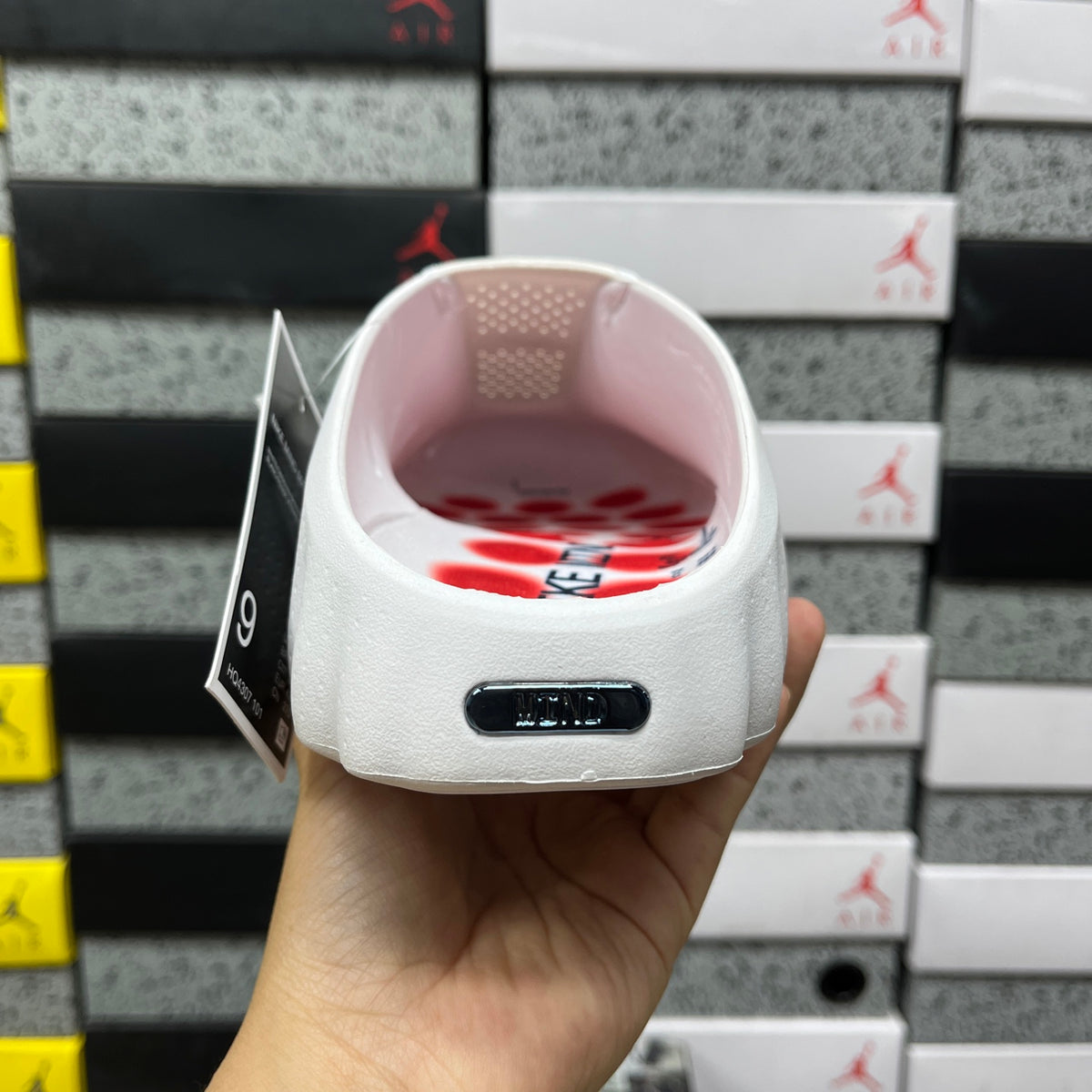 Nike Mind 001 'Blanc Rouge' — vue 3