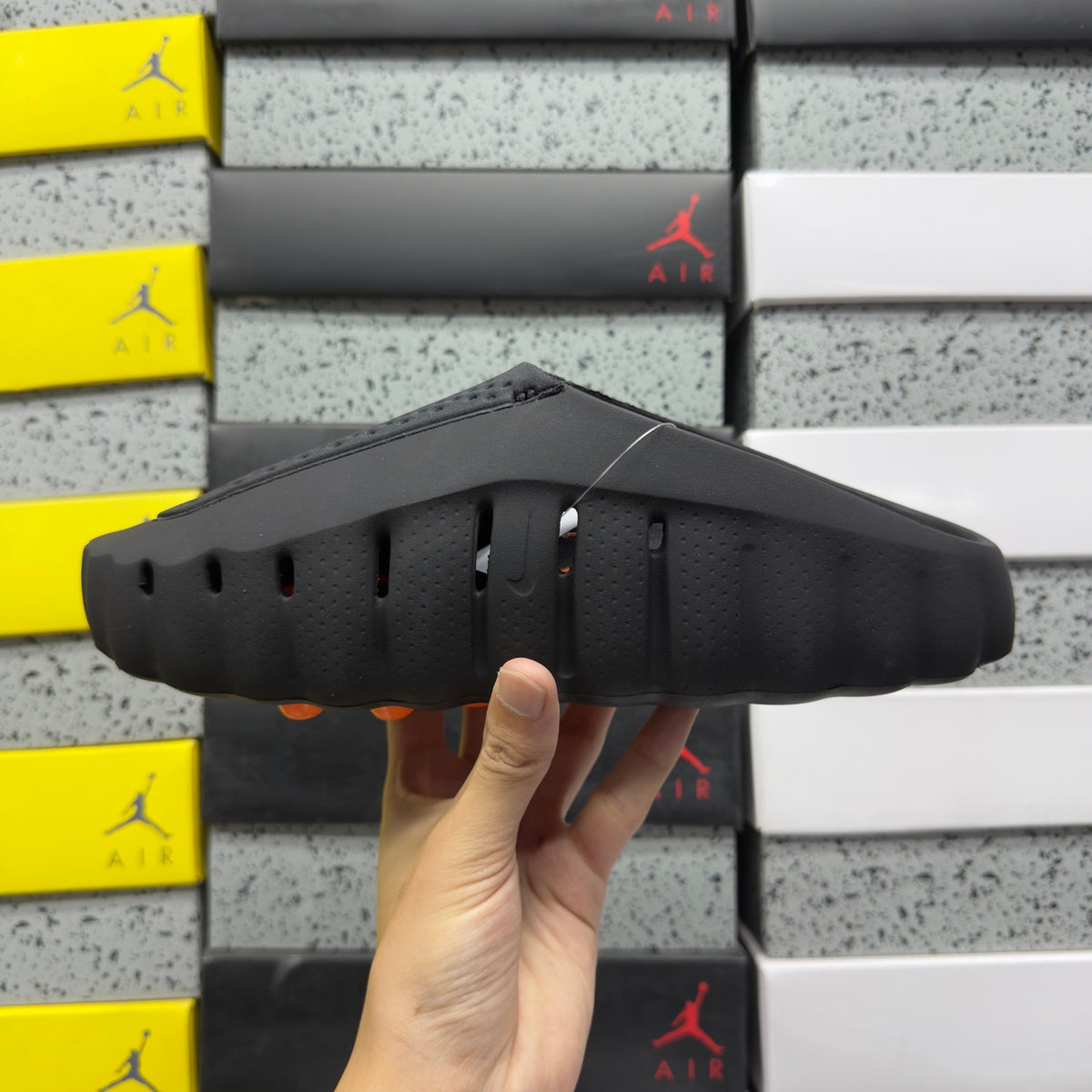 Nike Mind 001 x NOCTA 'Noir Picots Orange' — vue 4