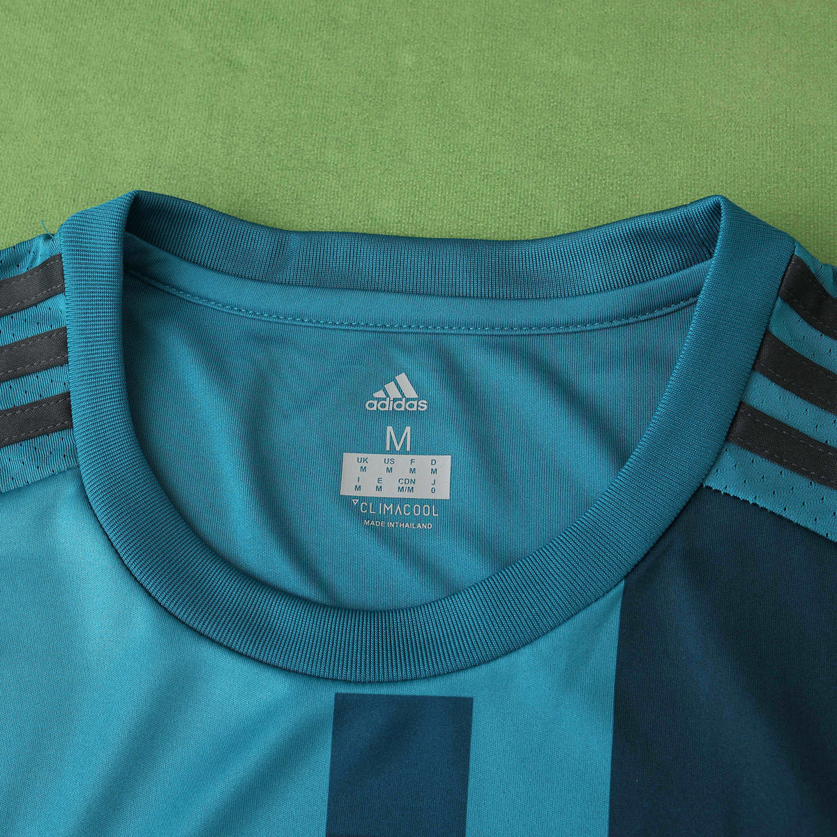 Maillot Real Madrid 2017/18 Third Rétro — vue 4