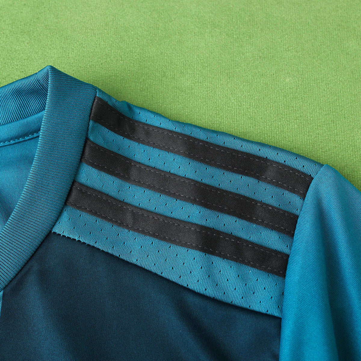 Maillot Real Madrid 2017/18 Third Rétro — vue 7