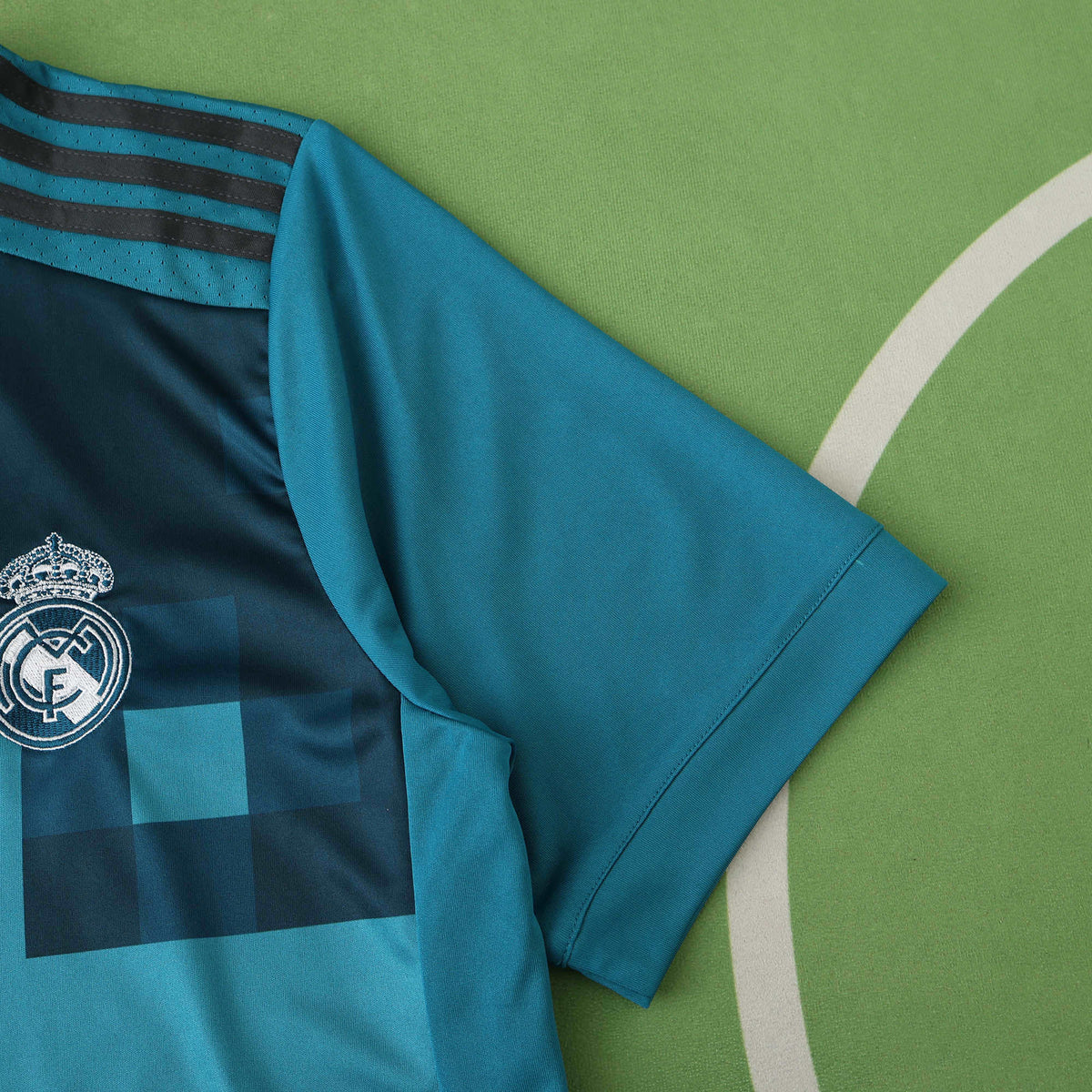 Maillot Real Madrid 2017/18 Third Rétro — vue 8