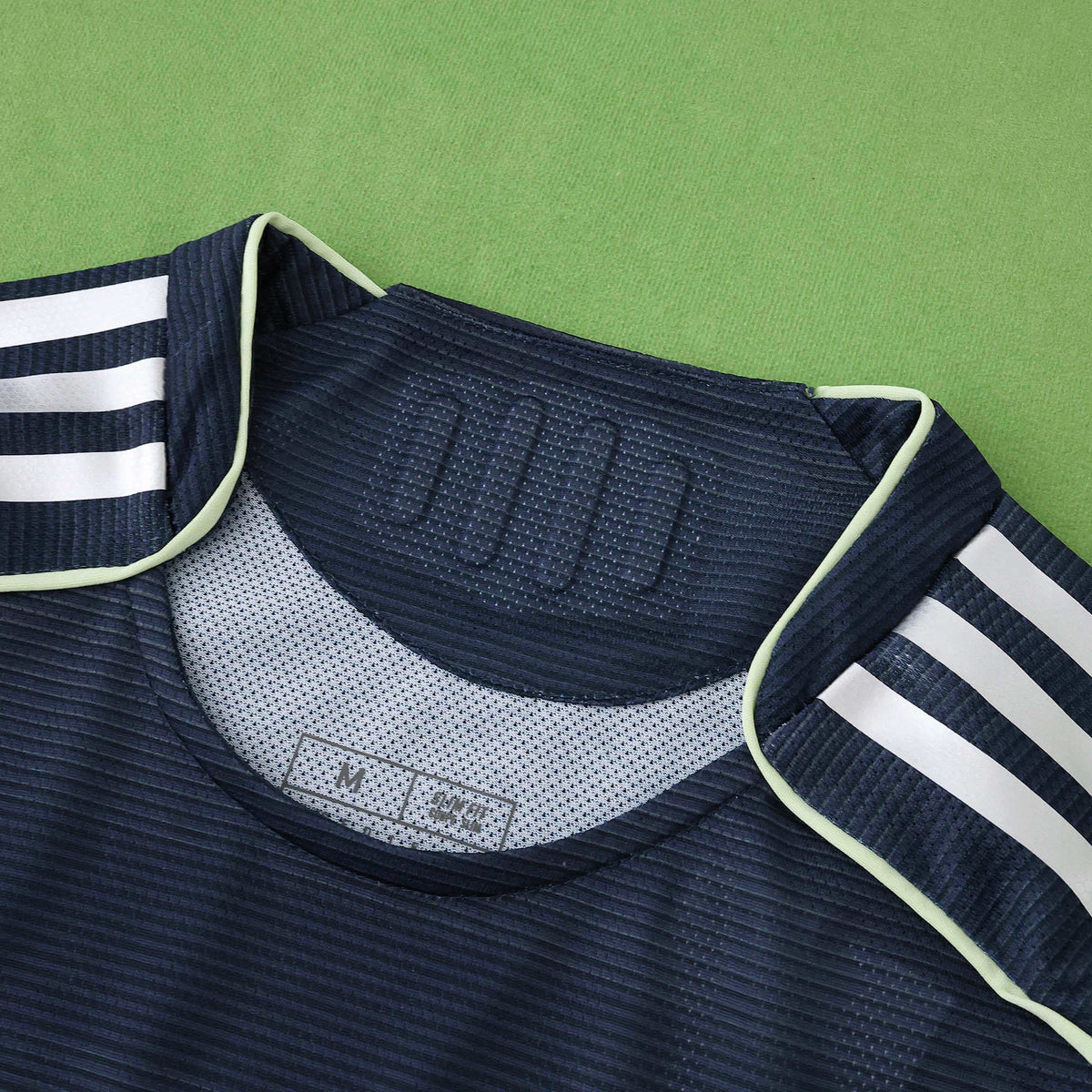 Maillot Real Madrid 2025/26 Extérieur — Version Joueur — vue 3