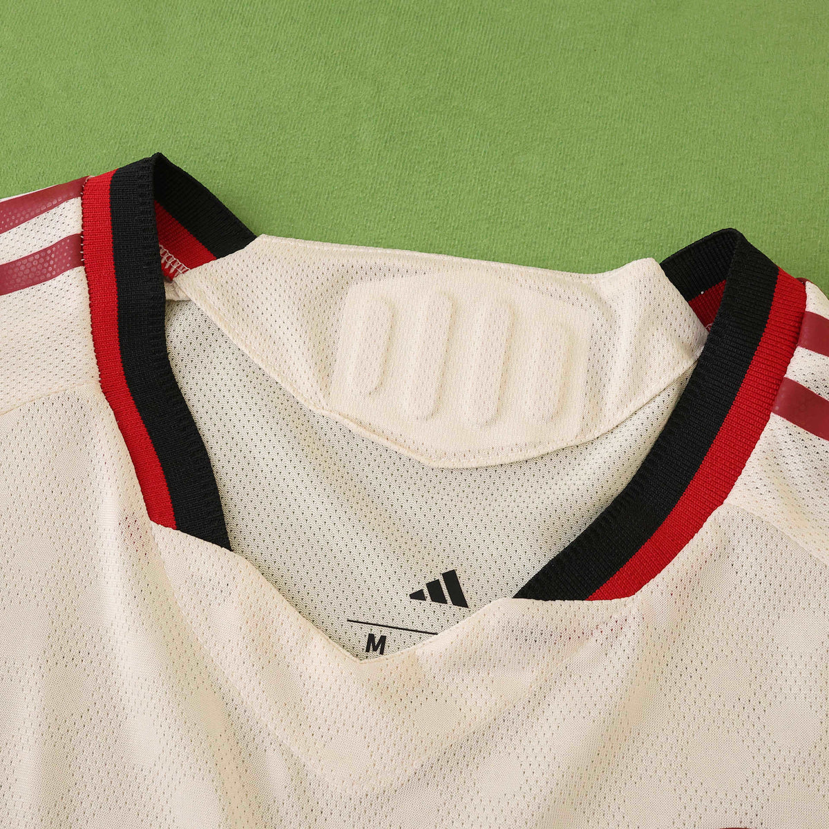 Maillot Liverpool 2025/26 Extérieur Manches Longues — Version Joueur — vue 7