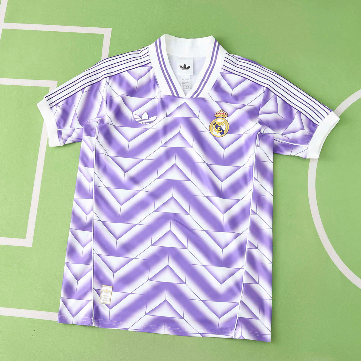 Maillot Real Madrid 2025/26 — Concept · Version Joueur — vue 3