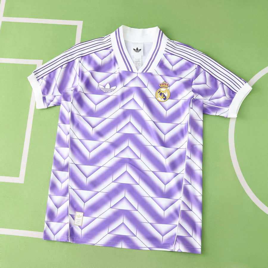 Maillot Real Madrid 2025/26 — Concept · Version Joueur — vue 3