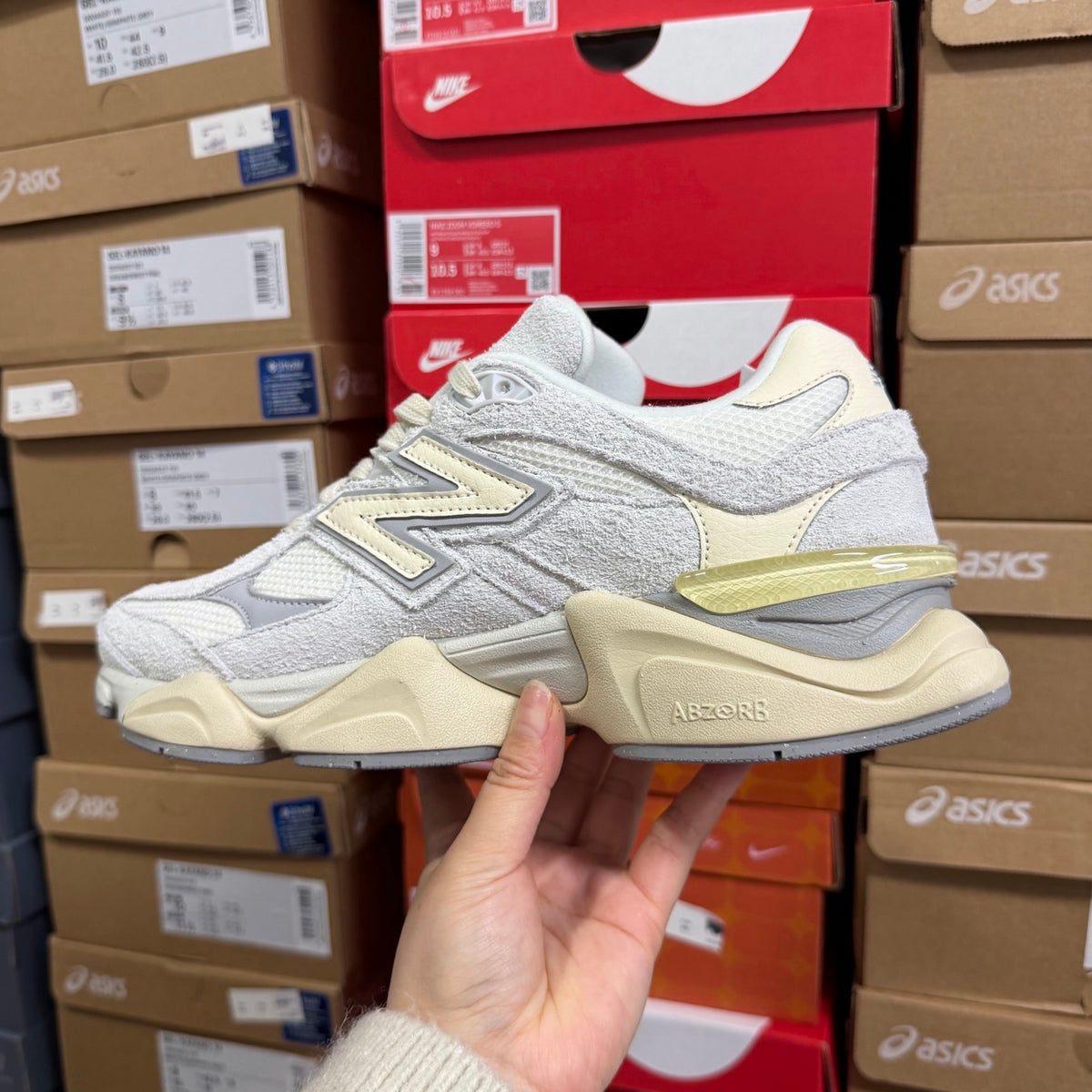 New Balance 9060 'Blanc Crème Daim'