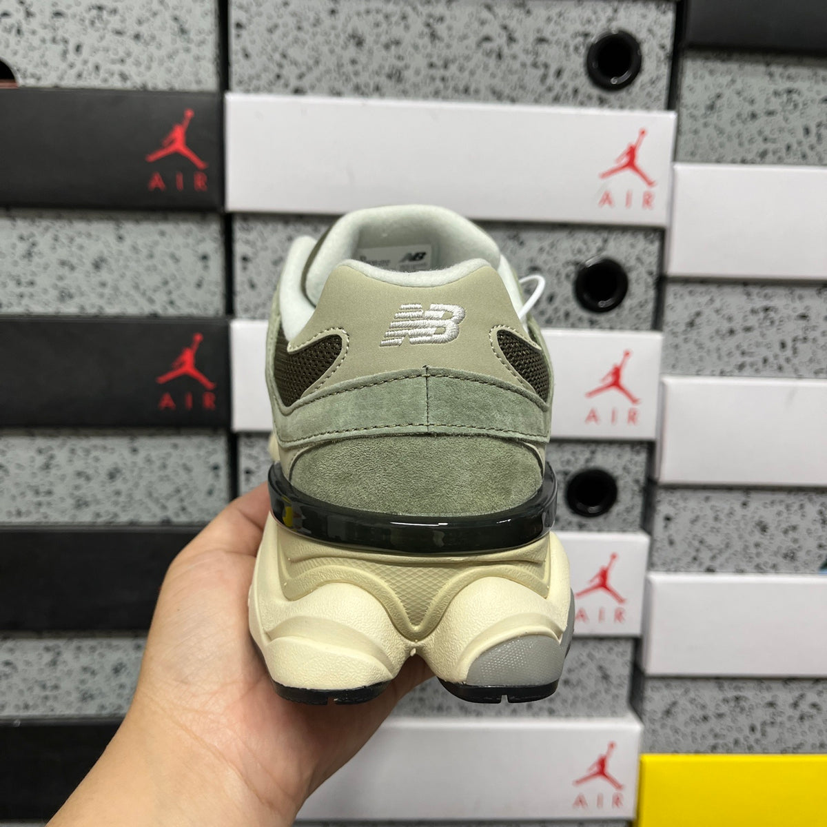 New Balance 9060 'Vert Kaki Crème'